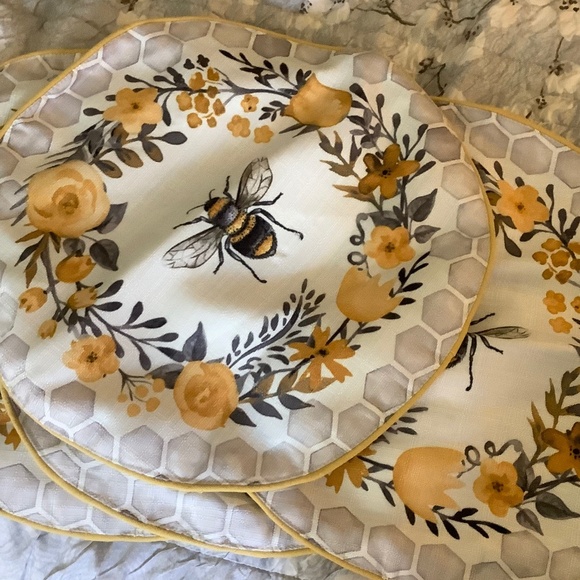 Round Bumblebee Placemats set of 4 NEW - Picture 3 of 3